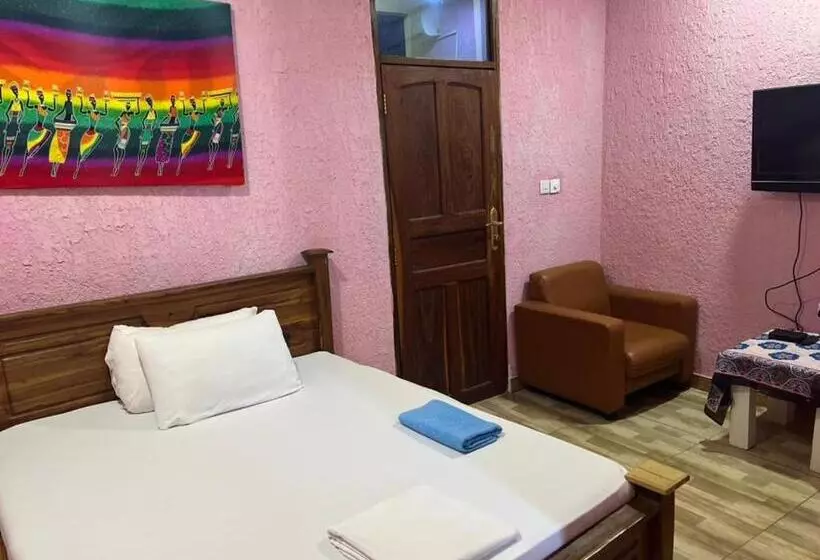 تختخواب و صبحانه Shamanice Lodge