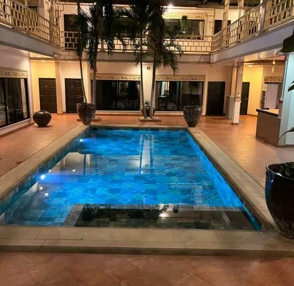 ペンション Poolvilla@tinee