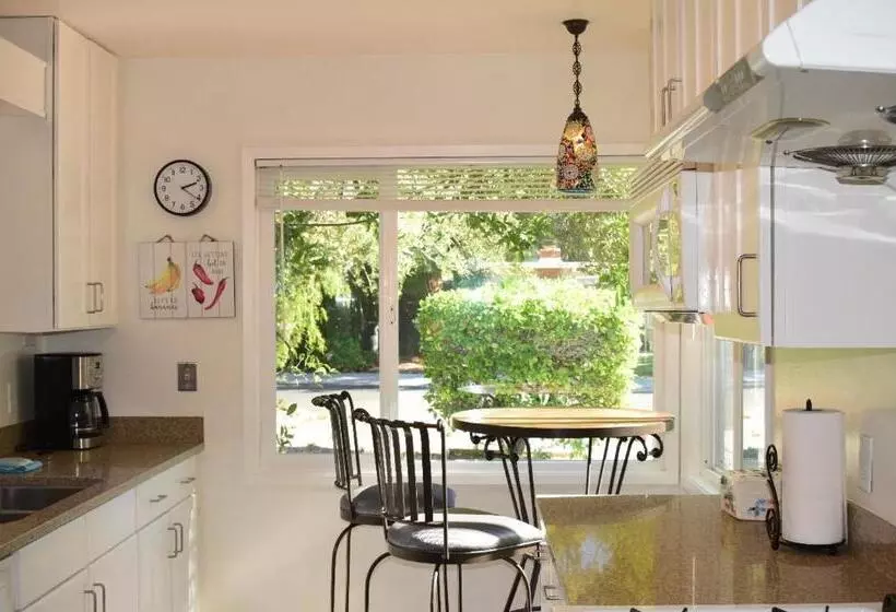 Majatalo Silicon Valley Palo Alto Stanford Prime Location