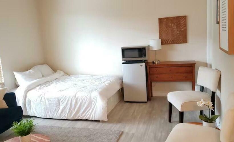 住宿加早餐 Bright And Modern Room With City Views