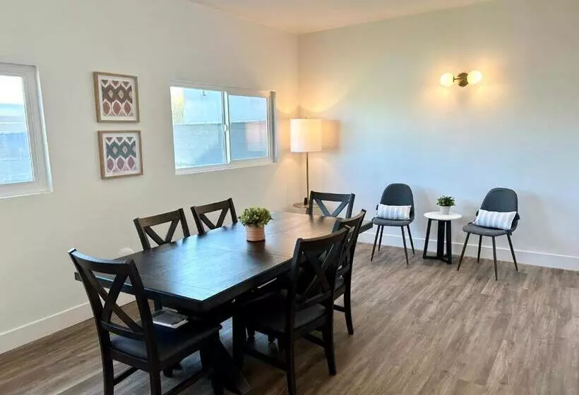 Hotelli Sierra Motor Lodge   A Sierra Blue