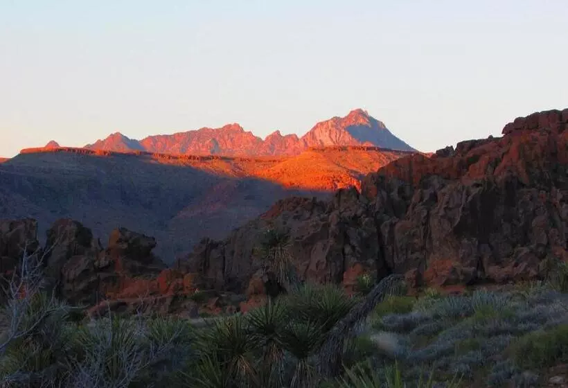 Hotelli Sierra Motor Lodge   A Sierra Blue