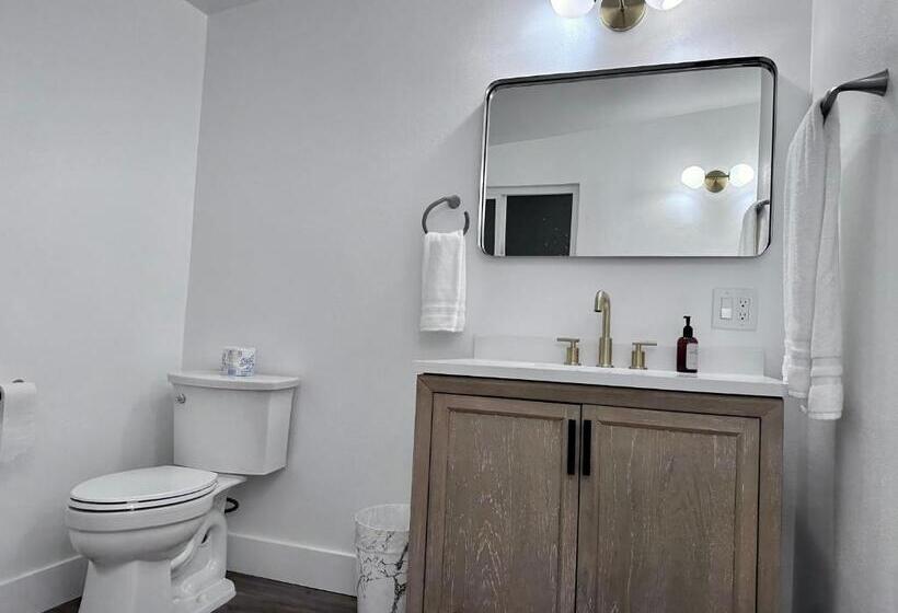 Отель Sierra Motor Lodge   A Sierra Blue