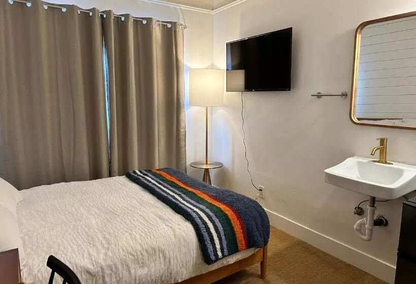 Hotelli Sierra Motor Lodge   A Sierra Blue