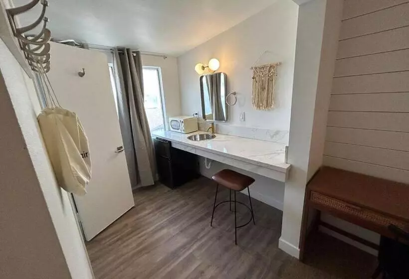 Hotelli Sierra Motor Lodge   A Sierra Blue