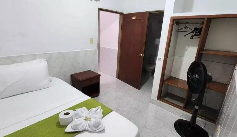 ホテル Luna Verde