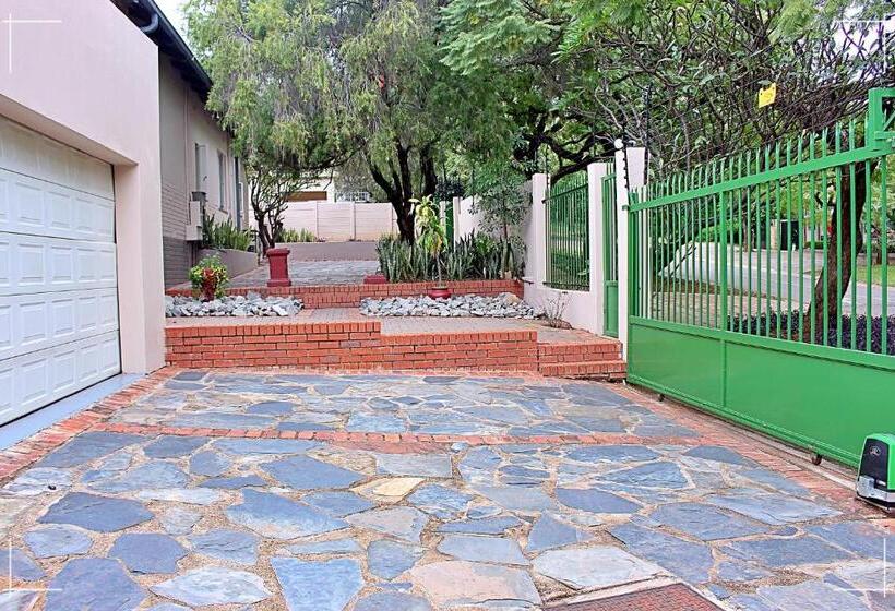 Pension The Global Link Hub