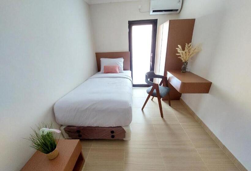 בית מלון כפרי Nines Residence Balikpapan