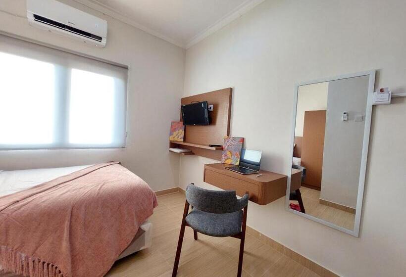 בית מלון כפרי Nines Residence Balikpapan