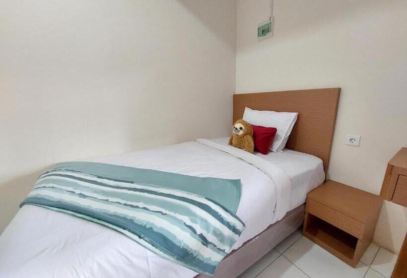 בית מלון כפרי Nines Residence Balikpapan