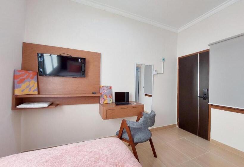 בית מלון כפרי Nines Residence Balikpapan