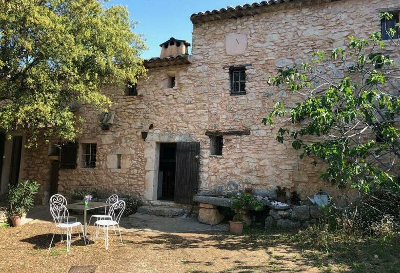 بنسيون Le Jas Des Aiguiers