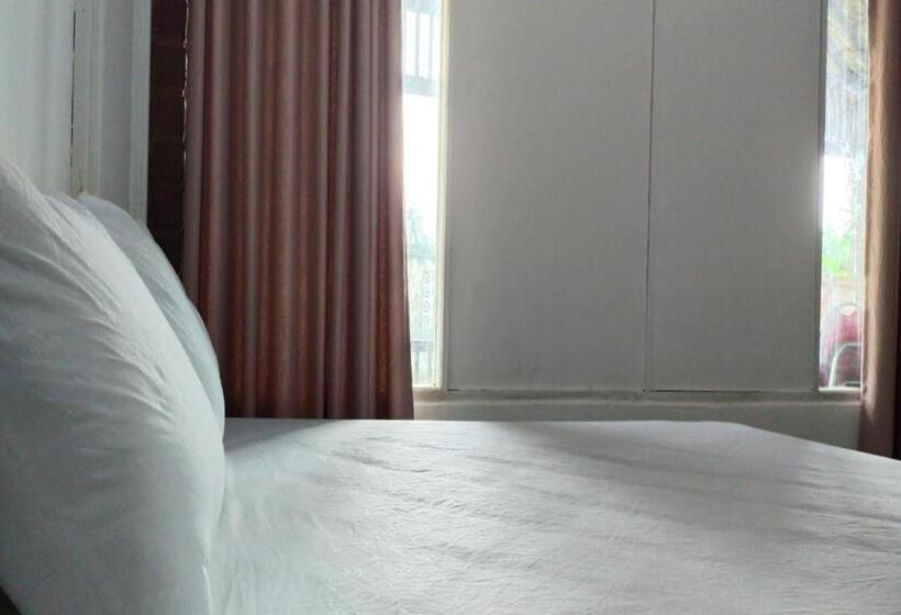 酒店 Spot On 92544 Senja Homestay