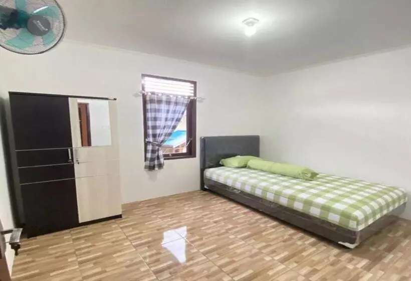 Hotelli Spot On 92544 Senja Homestay