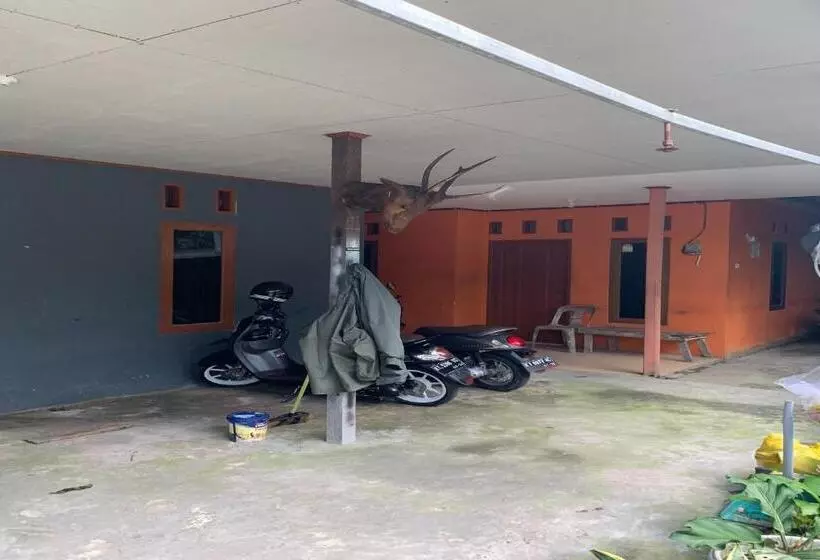 Hotelli Spot On 92544 Senja Homestay