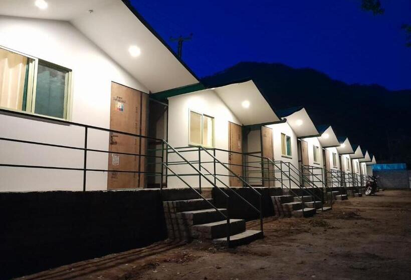 בית מלון כפרי The Hill Mount Resort Shivpuri