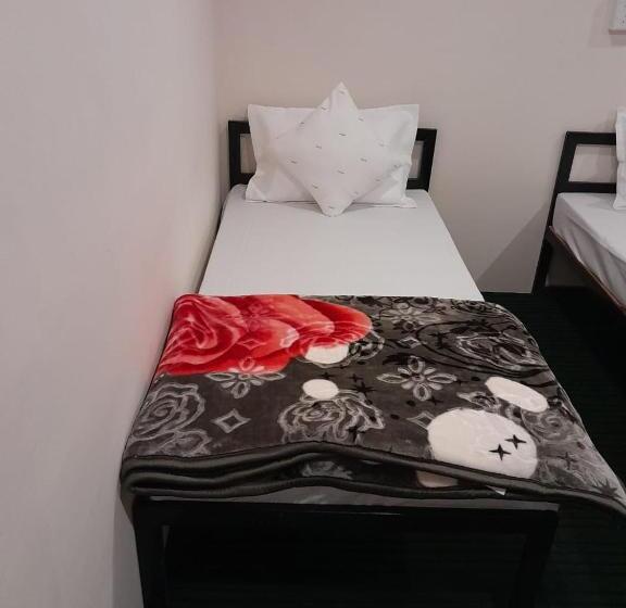 בית מלון כפרי The Hill Mount Resort Shivpuri