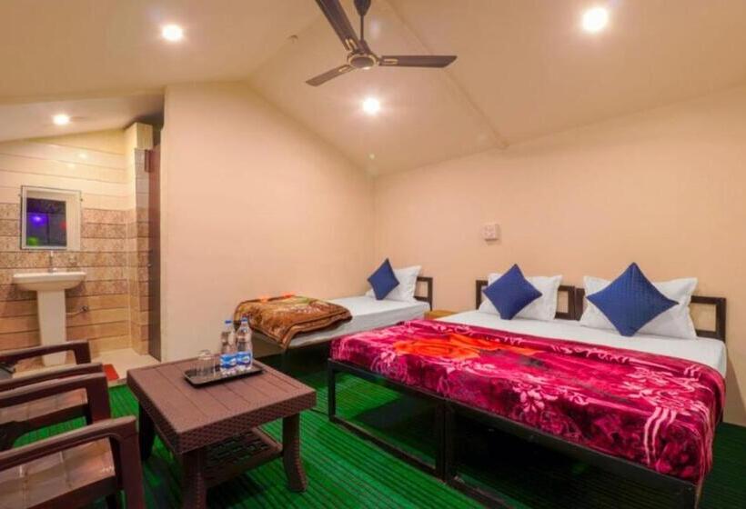 בית מלון כפרי The Hill Mount Resort Shivpuri