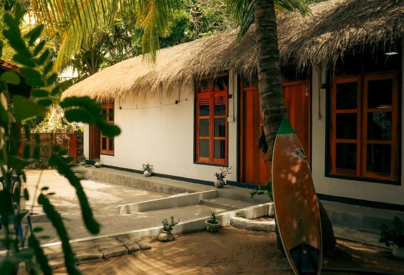 Pensió Bay Surf Hostel