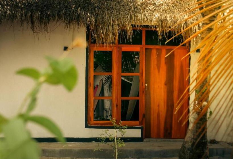 Pensió Bay Surf Hostel