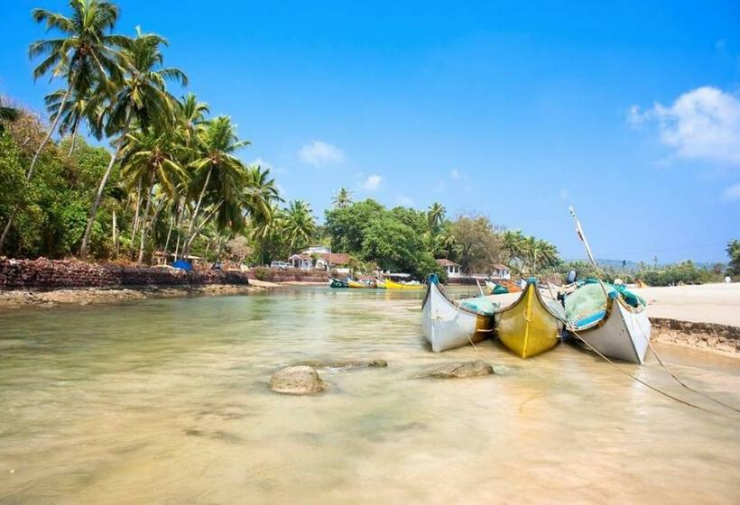 Itsy Hotels Adams Beach Resort, 350 Mtrs From Baga Beach