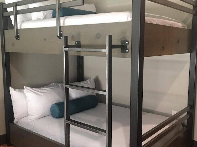 Отель Bunk House