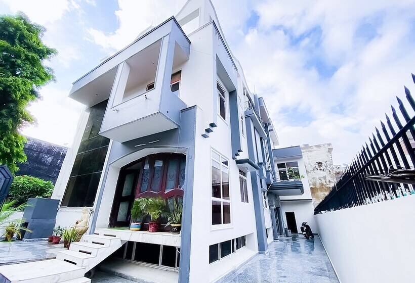 Hotel Roomshala 056 Csk Residency