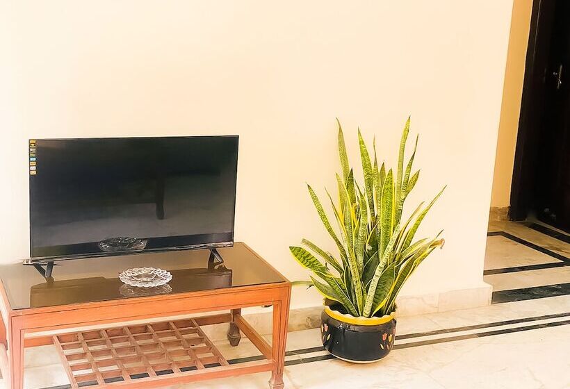 Hotel Roomshala 056 Csk Residency