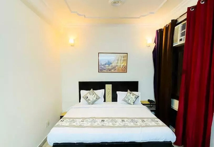 Hotelli Roomshala 056 Csk Residency