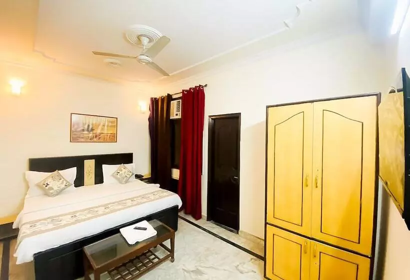 Hotelli Roomshala 056 Csk Residency