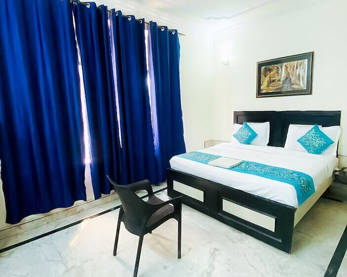 Hotel Roomshala 056 Csk Residency