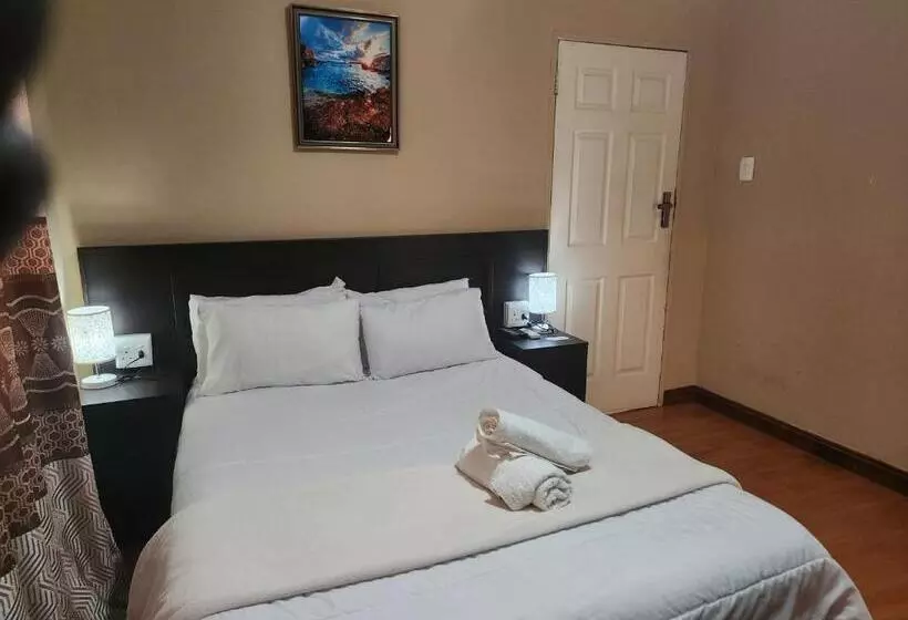 ペンション Jomus Guest House