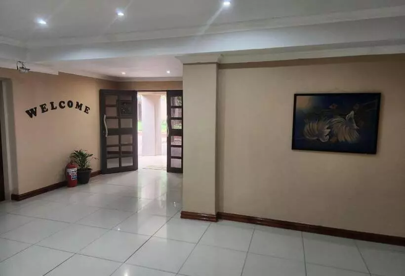 ペンション Jomus Guest House