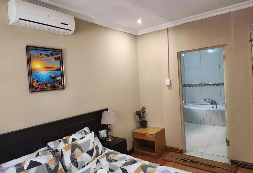 ペンション Jomus Guest House