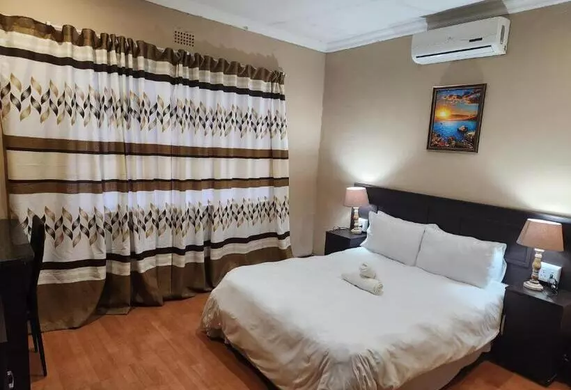 ペンション Jomus Guest House