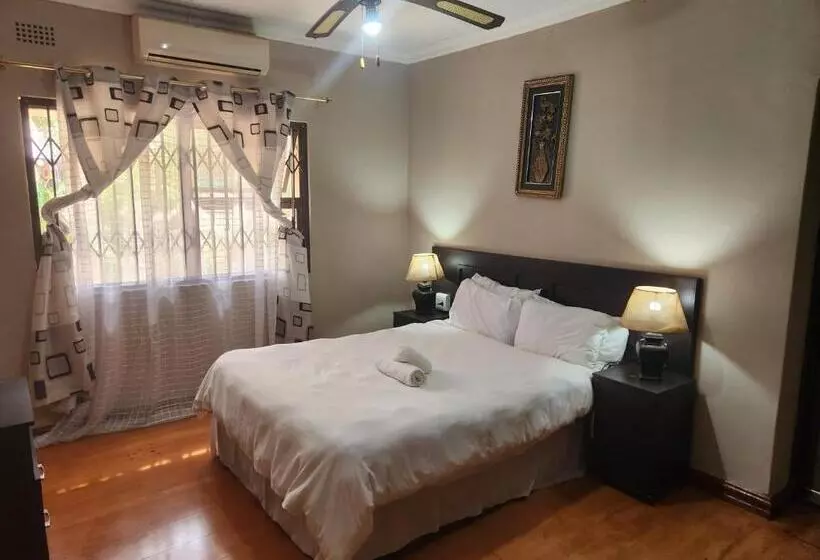 ペンション Jomus Guest House
