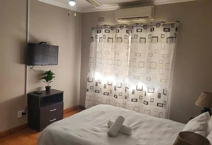 ペンション Jomus Guest House
