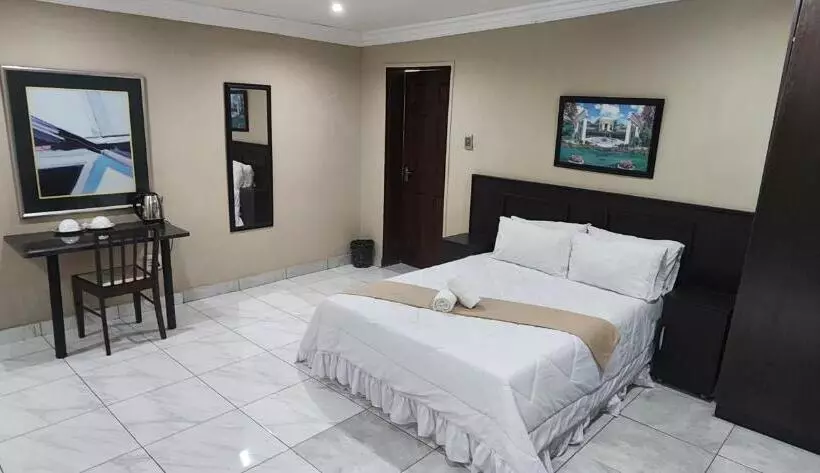 ペンション Jomus Guest House