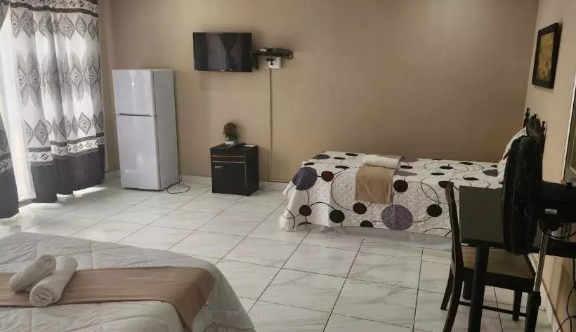 ペンション Jomus Guest House