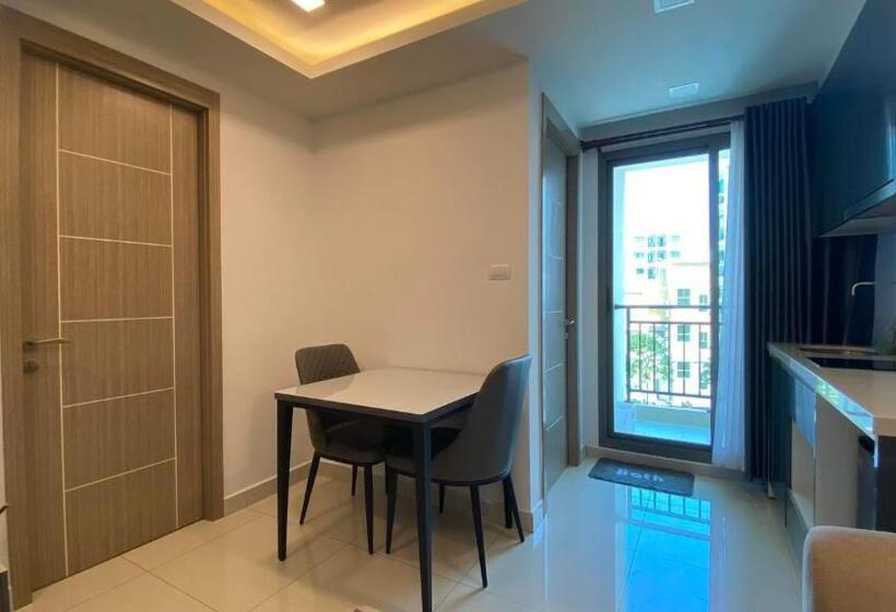 Arcadia Beach Continental