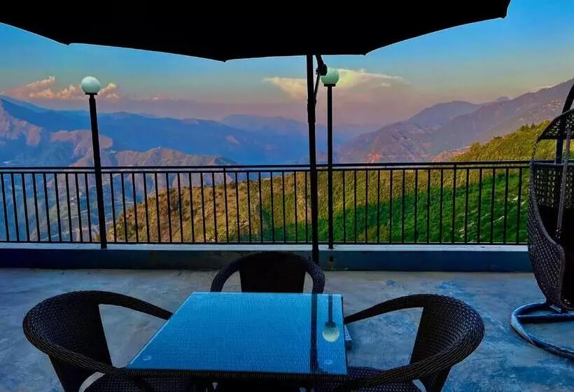 ホテル Pinerock & Cafe, Mussoorie   Mountain View Luxury Rooms With Open Rooftop Cafe