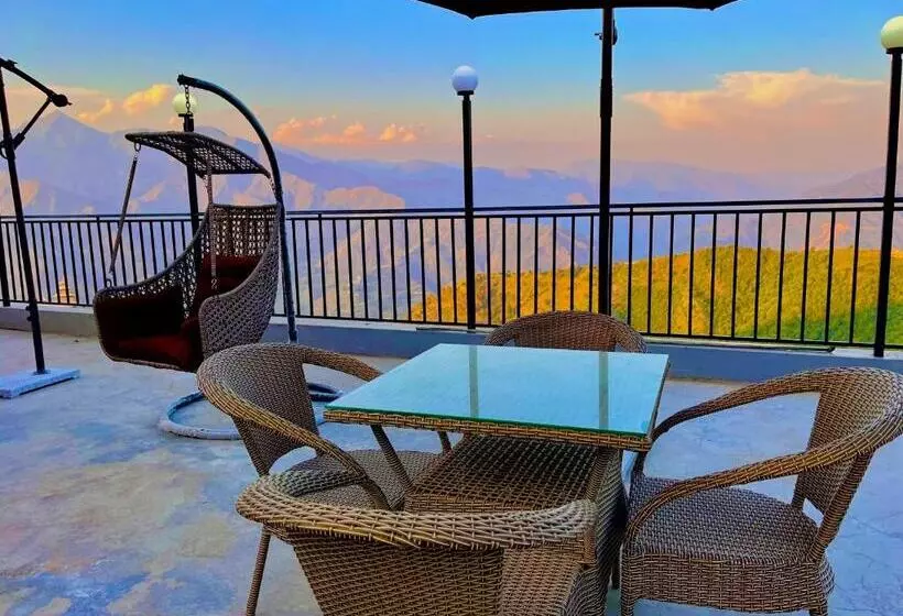 ホテル Pinerock & Cafe, Mussoorie   Mountain View Luxury Rooms With Open Rooftop Cafe