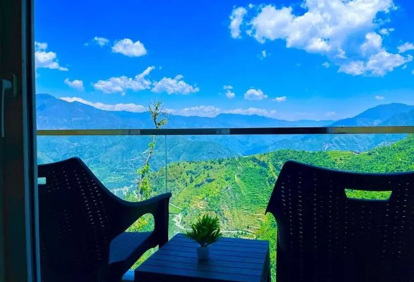 ホテル Pinerock & Cafe, Mussoorie   Mountain View Luxury Rooms With Open Rooftop Cafe