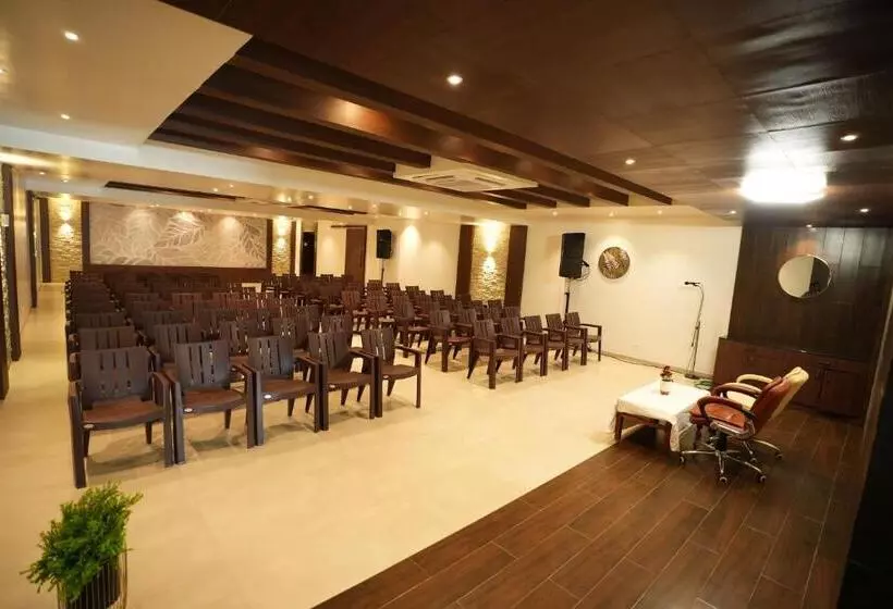 Hotelli Sri Ambal Grand