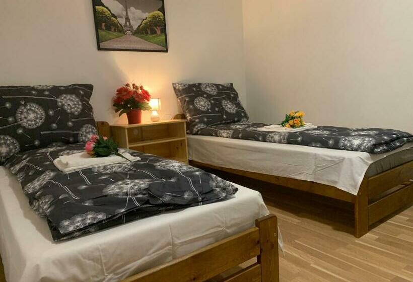 ペンション Guests House At The Town Centre