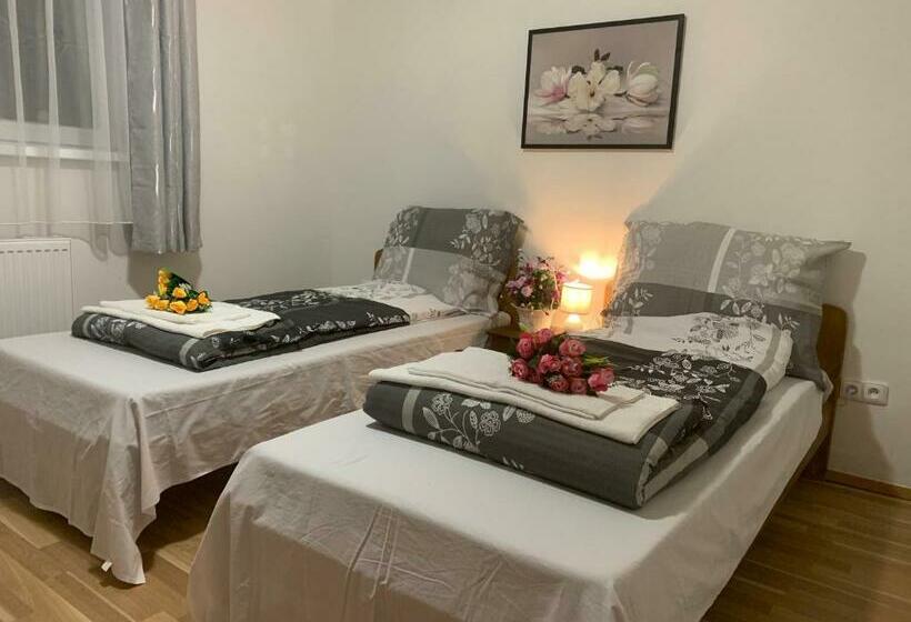 ペンション Guests House At The Town Centre