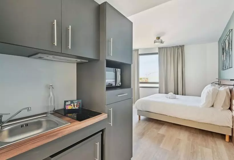 All Suites Paris Ouest Colombes