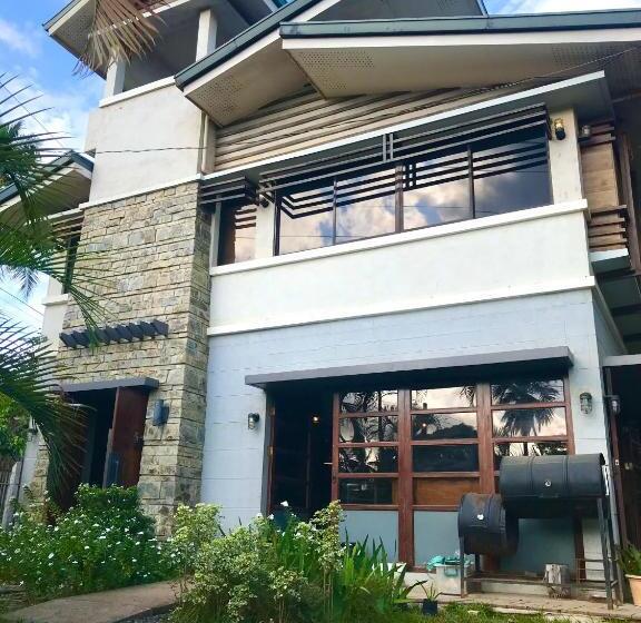 Hotel Island Lyfe Adventures