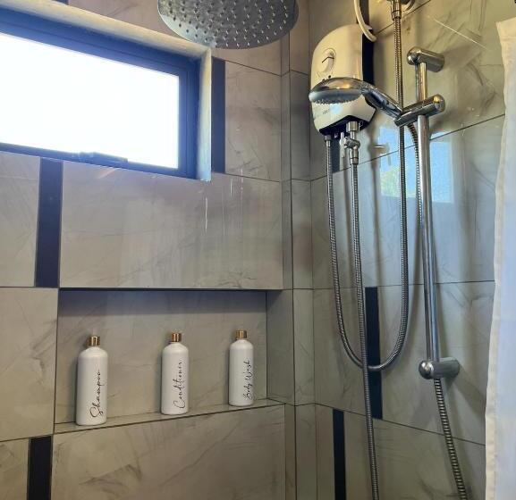 Hotel Island Lyfe Adventures