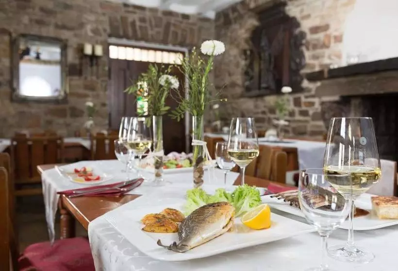 Burghotel Adenbach